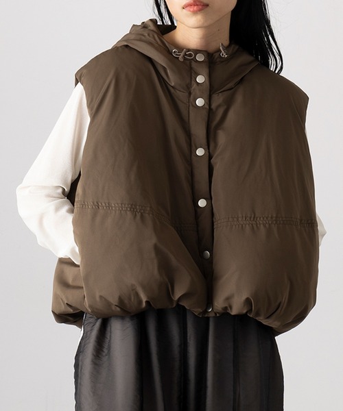 MAGASIN DE MODE Onjna(マガジンデモードオンジェナ )の「【MAGASIN DE MODE Onjna】マットタフタ ファイバーダウン フーディベスト フェイクダウン Y2K 韓国 XNN(ダウンベスト・レディース・ブラック/グレイッシュベージュ/ブラウン・FREE)」の2枚目の写真