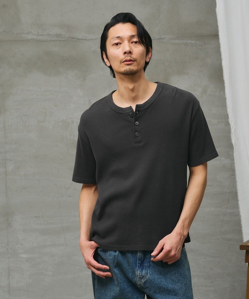 paradigm(パラダイム)の「【paradigm】ガス焼きワッフルヘンリーネックT(Tシャツ/カットソー・メンズ・ブラック/ダークグレー/ホワイト/チャコールグレー・MEDIUM/LARGE/X-LARGE)」の1枚目の写真