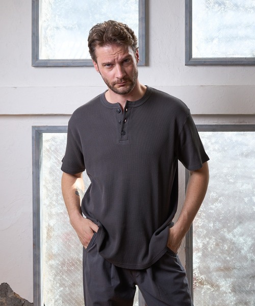 paradigm（パラダイム）の「【paradigm】ガス焼きワッフルヘンリーネックT（Tシャツ/カットソー・メンズ・ブラック/ダークグレー/ホワイト・MEDIUM/LARGE/X-LARGE）」の7枚目の写真