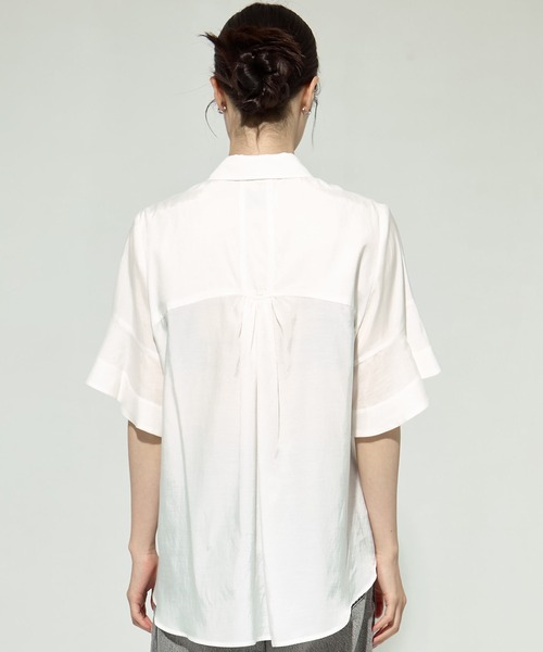 STUDIOUS（ステュディオス）の「【STUDIOUS/ステュディオス】Hem Flare 2way Blouse/ヘムフレアブラウス（シャツ/ブラウス・レディース・ホワイト/ブラック/サックスブルー・FREE）」の4枚目の写真