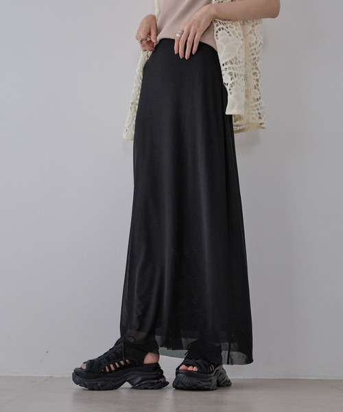 JEANASIS(ジーナシス)の「グラフィックシアースカート/577481(スカート・レディース・ブラック/パープル系その他/ブルー系その他・FREE)」の2枚目の写真