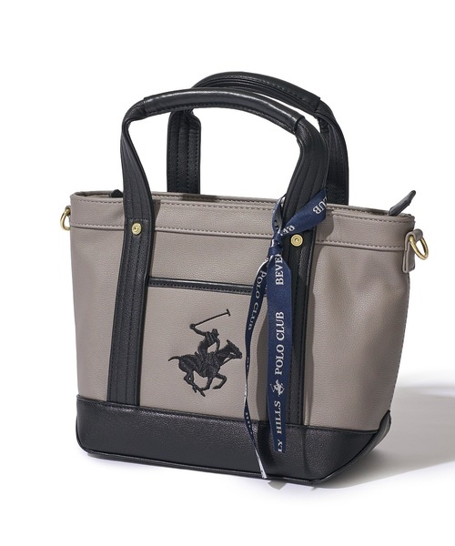 BEVERLY HILLS POLO CLUB(ビバリーヒルズポロクラブ)の「【Beverly Hills Polo Club/ビバリーヒルズポロクラブ】ポニー刺繍PUトートバッグSS (ショルダーストラップ付)(トートバッグ・レディース・グレー/ホワイト×ネイビー/ブラック×グレー/アイボリー/ブラック・FREE)」の4枚目の写真