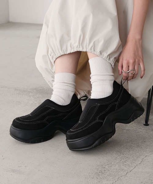 forksy.(フォルクシー)の「【forksy.】ボリュームソールヴィンテージライクスリッポン(スニーカー・レディース・ブラック/ブラウン・L/M/S)」の4枚目の写真