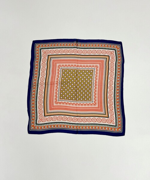 fredy emue（フレディエミュ）の「オリエンタルスクエアプリントスカーフ（バンダナ/スカーフ・レディース・オレンジ系その他/ブルー系その他・FREE）」の19枚目の写真