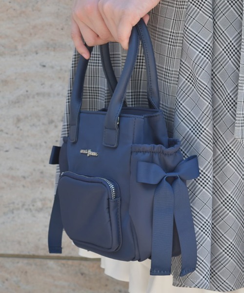 axes femme（アクシーズファム）の「リボン撥水ナイロンポシェット（ショルダーバッグ・レディース・グレイッシュベージュ/ネイビー・FREE）」の6枚目の写真