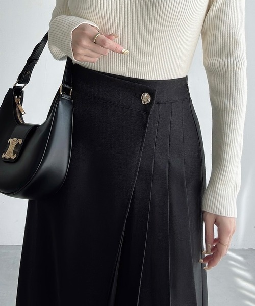 Meiru（メイル）の「プリーツラップミディアムスカート（スカート・レディース・ブラック/アイボリー/チャコール・MEDIUM/LARGE/SMALL）」の4枚目の写真