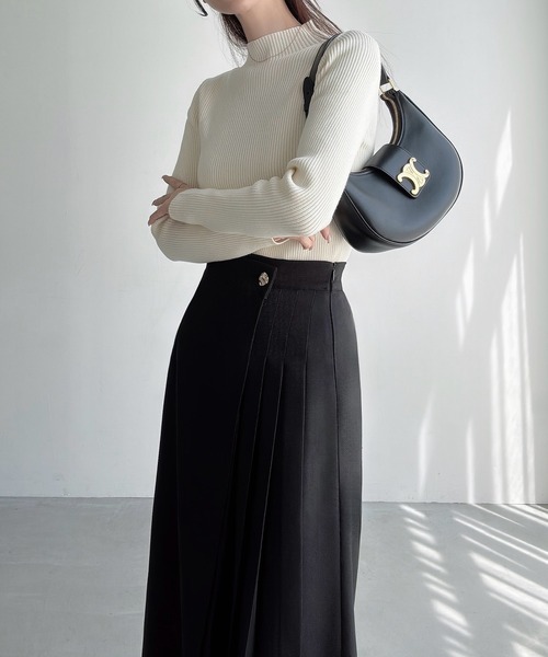 Meiru（メイル）の「プリーツラップミディアムスカート（スカート・レディース・ブラック/アイボリー/チャコール・MEDIUM/LARGE/SMALL）」の5枚目の写真