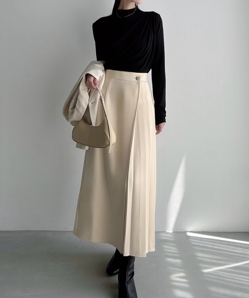 Meiru（メイル）の「プリーツラップミディアムスカート（スカート・レディース・ブラック/アイボリー/チャコール・MEDIUM/LARGE/SMALL）」の13枚目の写真