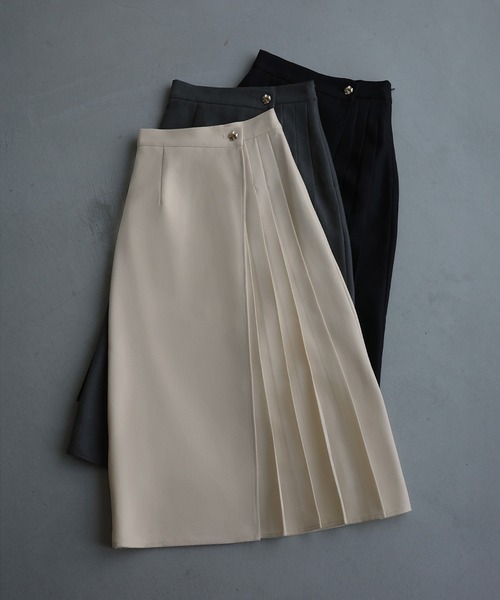 Meiru（メイル）の「プリーツラップミディアムスカート（スカート・レディース・ブラック/アイボリー/チャコール・MEDIUM/LARGE/SMALL）」の22枚目の写真