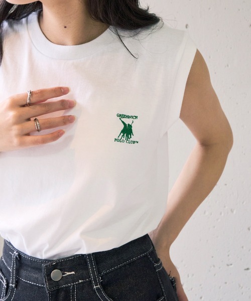 GREENWICH POLO CLUB(グリニッジポロクラブ)の「【GREENWICH POLO CLUB】別注 ワンポイント刺繍 ノースリーブトップス(Tシャツ/カットソー・レディース・ブラック/ホワイト系1/ホワイト・M)」の1枚目の写真