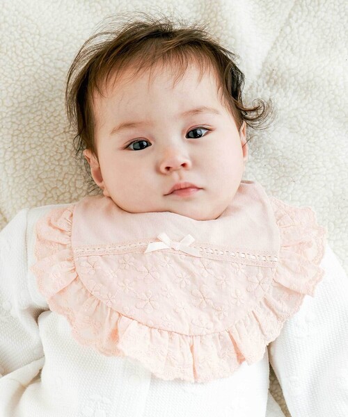 SLAP SLIP BABY(スラップスリップベビー)の「縁レースはしごレースリボンスタイベビー(スタイ/よだれかけ・キッズ・ホワイト/ピンク・FREE)」の1枚目の写真