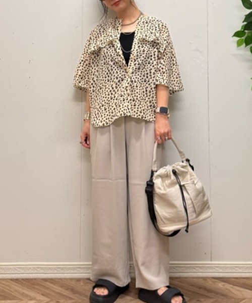 Right-on(ライトオン)の「HONEYSUCKLE ROSE(ハニーサックルローズ)【レディース】フリルブラウス(シャツ/ブラウス・レディース・ベージュ/ブラック/オフホワイト・M/L)」の16枚目の写真