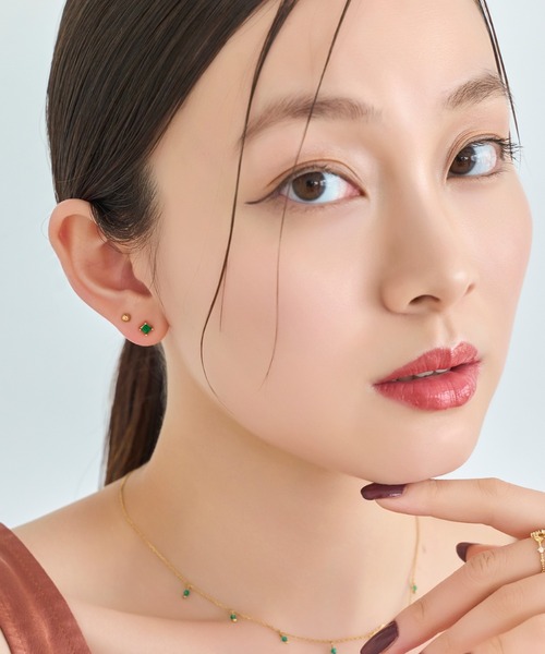 ももこ★【LKサロン】 お値下げ！！ベビエメピアス YG 両耳 シャインフレームスクエアピアス（ピアス（両耳用））｜Phoebe
