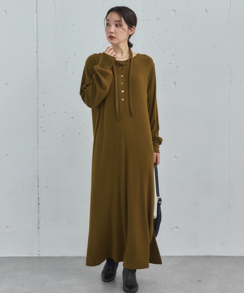 Doux archives(ドゥアルシーヴ)の「2WAYヘンリーネックリブワンピース(ワンピース・レディース・アイボリー/カーキ/チャコールグレー・38)」の4枚目の写真