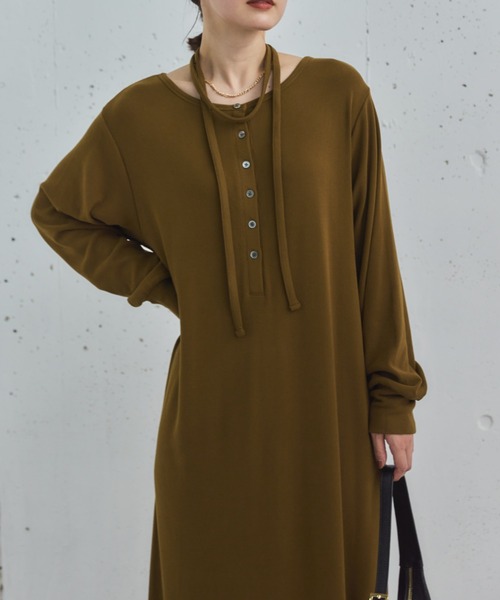 Doux archives(ドゥアルシーヴ)の「2WAYヘンリーネックリブワンピース(ワンピース・レディース・アイボリー/カーキ/チャコールグレー・38)」の11枚目の写真