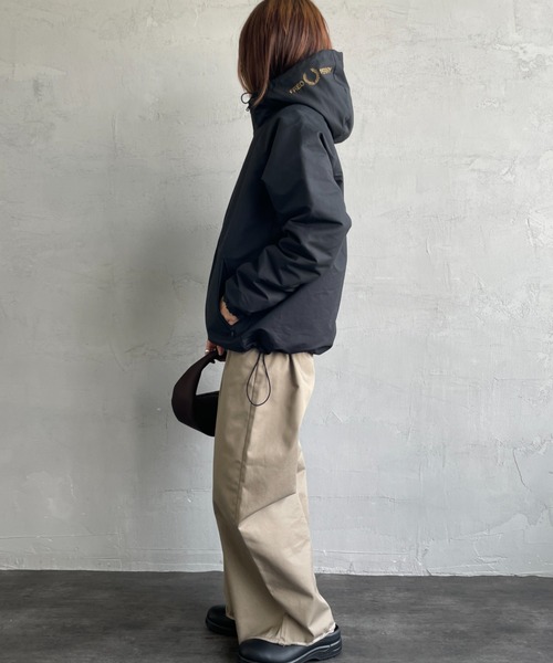 FRED PERRY/フレッドペリー] 別注 パデッド フード刺繍シェル