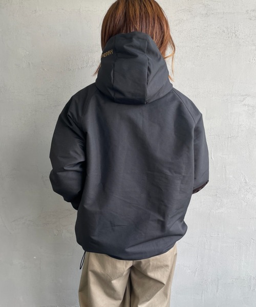 FRED PERRY/フレッドペリー] 別注 パデッド フード刺繍シェル