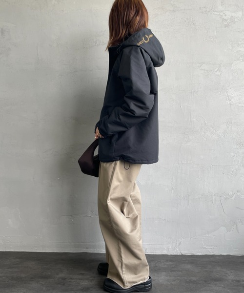 FRED PERRY/フレッドペリー] 別注 パデッド フード刺繍シェル