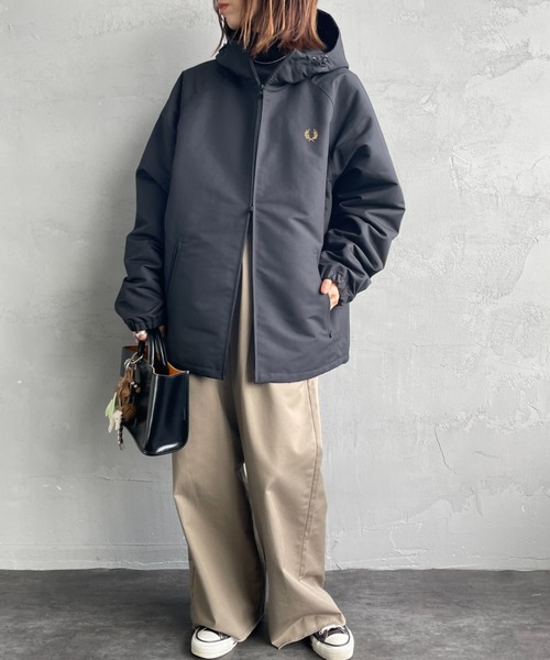 FRED PERRY/フレッドペリー] 別注 パデッド フード刺繍シェル