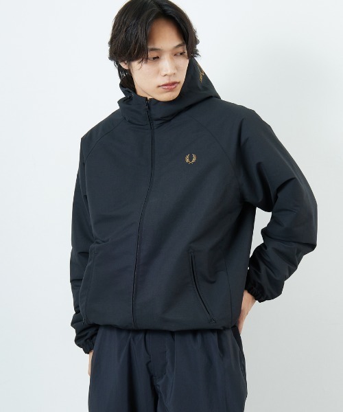 FRED PERRY/フレッドペリー] 別注 パデッド フード刺繍シェル