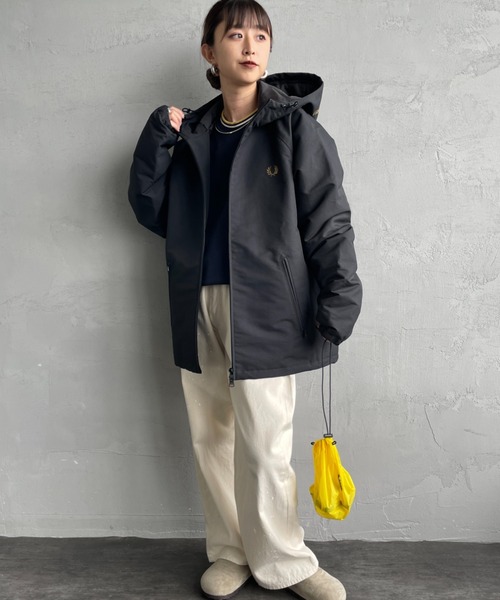 FRED PERRY（フレッドペリー）の「[FRED PERRY/フレッドペリー] 別注 パデッド フード刺繍シェルジャケット【追加】（ブルゾン・レディース・ダークグレー/ブラック・S/M/L/XL）」の18枚目の写真