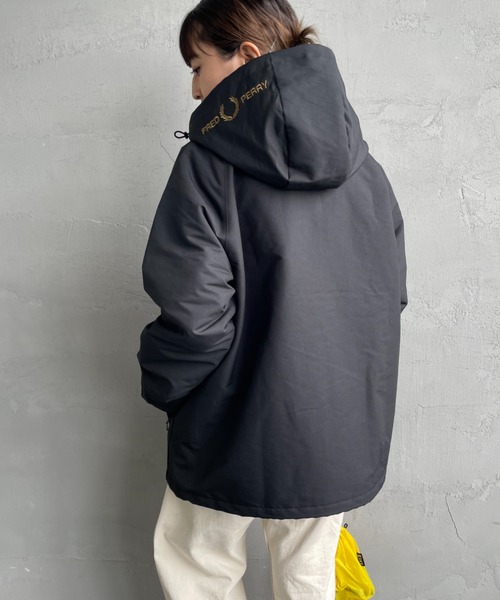 FRED PERRY/フレッドペリー] 別注 パデッド フード刺繍シェル