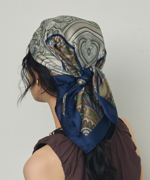 Trish（トリッシュ）の「アソートペイズリー柄スクエアスカーフ（ストール/ショール・レディース・ネイビー/オレンジ/ブラウン・FREE）」の2枚目の写真