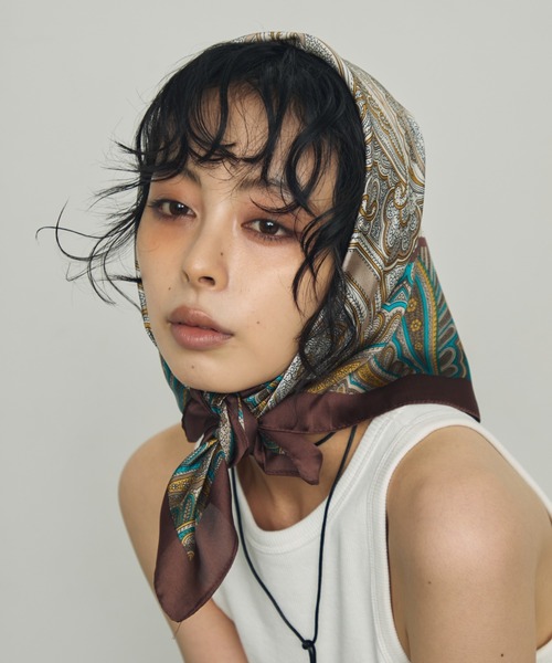 Trish（トリッシュ）の「アソートペイズリー柄スクエアスカーフ（ストール/ショール・レディース・ネイビー/オレンジ/ブラウン・FREE）」の6枚目の写真