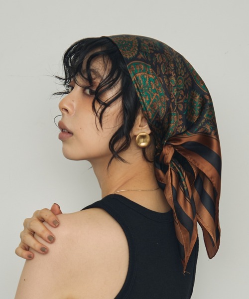 Trish（トリッシュ）の「アソートペイズリー柄スクエアスカーフ（ストール/ショール・レディース・ネイビー/オレンジ/ブラウン・FREE）」の15枚目の写真