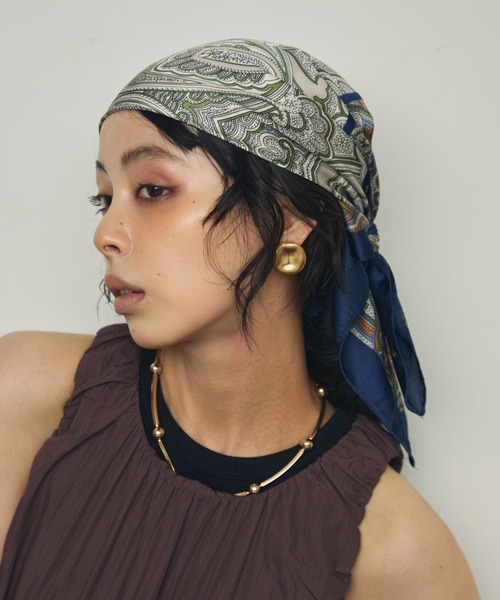 Trish（トリッシュ）の「アソートペイズリー柄スクエアスカーフ（ストール/ショール・レディース・ネイビー/オレンジ/ブラウン・FREE）」の10枚目の写真