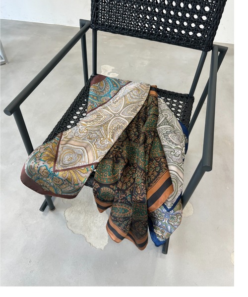 Trish（トリッシュ）の「アソートペイズリー柄スクエアスカーフ（ストール/ショール・レディース・ネイビー/オレンジ/ブラウン・FREE）」の20枚目の写真