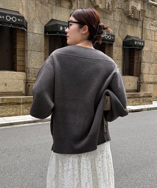 DouDou（ドゥドゥ）の「フロントジップニット（ニット/セーター・レディース・モカ/チャコールグレー/ブラック/アイボリー・FREE）」の5枚目の写真