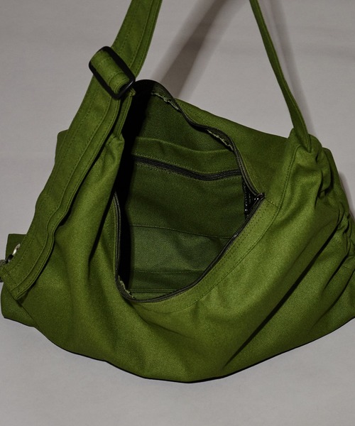 BLANK　（ブランク）の「Color duffel bag / カラーダッフルバッグ（ショルダーバッグ・レディース・カーキ・FREE）」の7枚目の写真