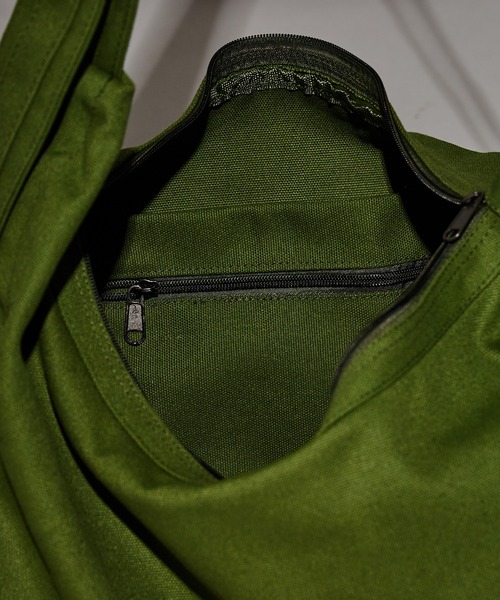 BLANK　（ブランク）の「Color duffel bag / カラーダッフルバッグ（ショルダーバッグ・レディース・カーキ・FREE）」の8枚目の写真