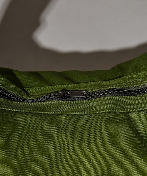 BLANK　（ブランク）の「Color duffel bag / カラーダッフルバッグ（ショルダーバッグ・レディース・カーキ・FREE）」の5枚目の写真