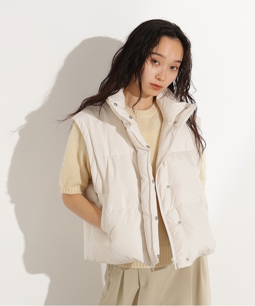 N.(N. Natural Beauty Basic)(エヌエヌナチュラルビューティーベーシック)の「【袖取り外し可能】2WAYショートダウン(ダウンジャケット/コート・レディース・ブラック/オフホワイト・MEDIUM/SMALL)」の9枚目の写真