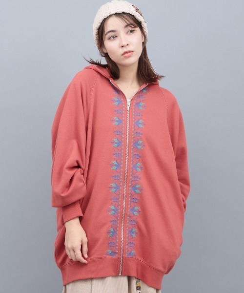 チチカカ(チチカカ)の「ミルパ刺繍ドルマンジップパーカー(パーカー・レディース・レッド/オフホワイト/チャコールグレー・FREE)」の3枚目の写真