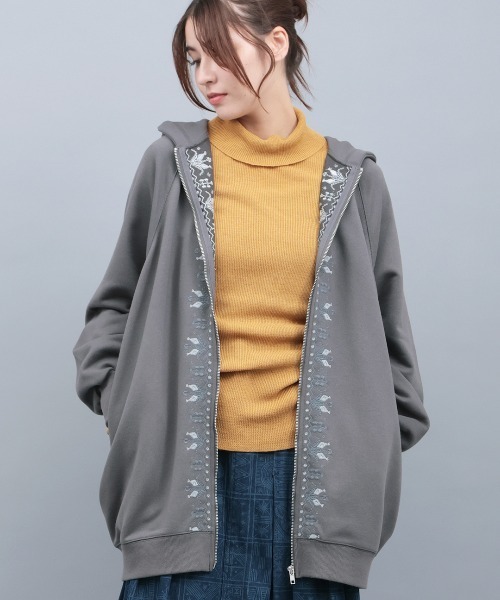 チチカカ(チチカカ)の「ミルパ刺繍ドルマンジップパーカー(パーカー・レディース・レッド/オフホワイト/チャコールグレー・FREE)」の2枚目の写真