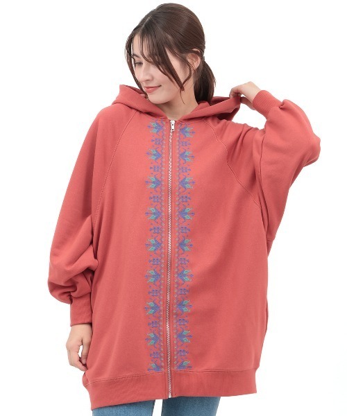 チチカカ(チチカカ)の「ミルパ刺繍ドルマンジップパーカー(パーカー・レディース・レッド/オフホワイト/チャコールグレー・FREE)」の9枚目の写真