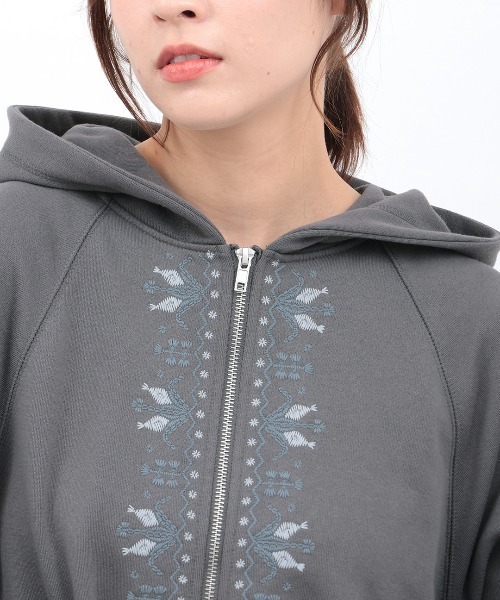 チチカカ(チチカカ)の「ミルパ刺繍ドルマンジップパーカー(パーカー・レディース・レッド/オフホワイト/チャコールグレー・FREE)」の12枚目の写真