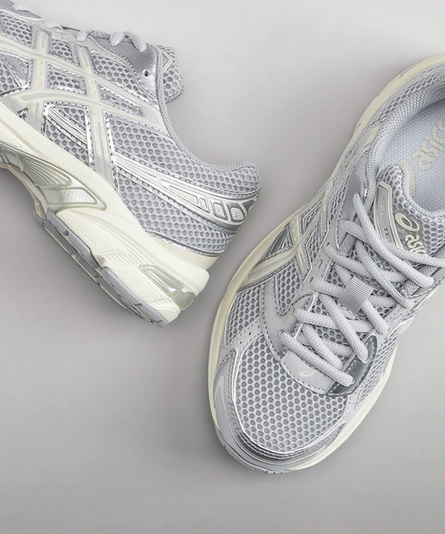 ASICS(アシックス)の「GEL-1130 / ゲル1130(スニーカー・レディース・グレー×ホワイト・27.5/25.5/24.5/28.5/23.5/24/25/28/26.5/26/27/23)」の2枚目の写真
