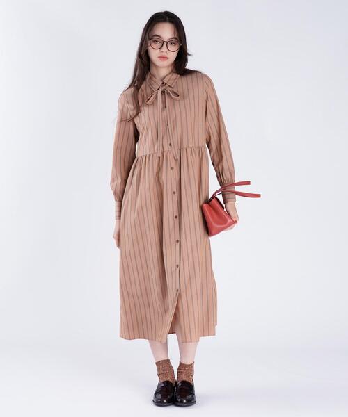 To b. by agnes b.（トゥービーバイアニエスベー）の「ストライプ コットン シャツワンピース（シャツワンピース・レディース・ベージュ・40/36/38）」の3枚目の写真