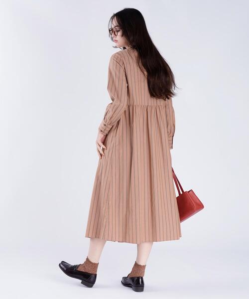 To b. by agnes b.（トゥービーバイアニエスベー）の「ストライプ コットン シャツワンピース（シャツワンピース・レディース・ベージュ・40/36/38）」の5枚目の写真