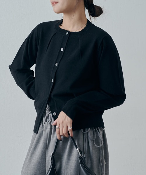 Lui's(ルイス)の「襟タックデザインウール混カーディガン(カーディガン/ボレロ・レディース・レッド/ブラック/グレー・FREE)」の6枚目の写真