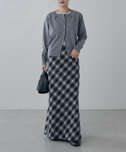 Lui's(ルイス)の「襟タックデザインウール混カーディガン(カーディガン/ボレロ・レディース・レッド/ブラック/グレー・FREE)」の21枚目の写真