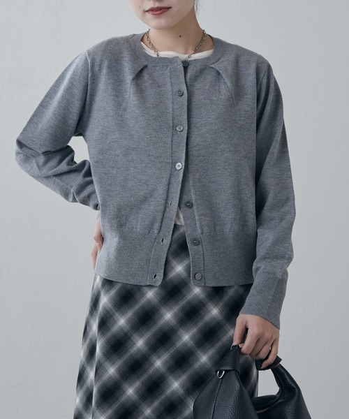 Lui's(ルイス)の「襟タックデザインウール混カーディガン(カーディガン/ボレロ・レディース・レッド/ブラック/グレー・FREE)」の17枚目の写真