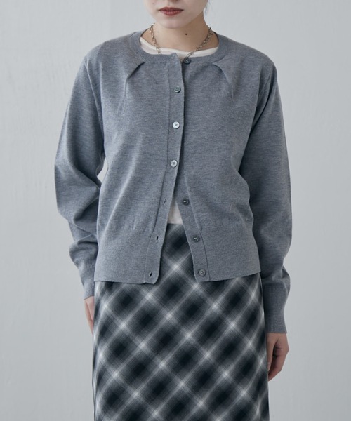 Lui's(ルイス)の「襟タックデザインウール混カーディガン(カーディガン/ボレロ・レディース・レッド/ブラック/グレー・FREE)」の19枚目の写真