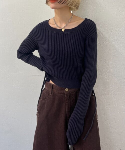 w closet（ダブルクローゼット）の「ドロストショートニット（ニット/セーター・レディース・ブルー/アイボリー/グリーン/レッド/イエロー/ネイビー・FREE）」の3枚目の写真