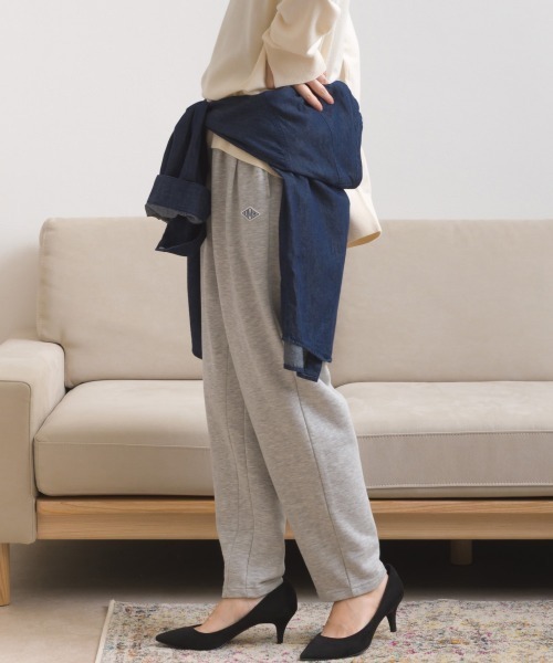 OMNES（オムネス）の「テック裏毛タックスウェットテーパードパンツ（スウェットパンツ・レディース・ホワイト/ブラック/グレー/ダークグレー・FREE）」の16枚目の写真