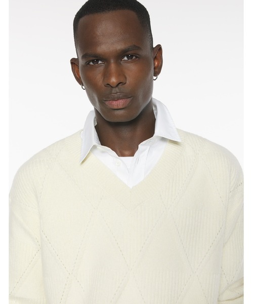 Maison Kitsune（メゾンキツネ）の「TEXTURED WOOL ARGYLE JUMPER（ニット/セーター・メンズ・アイボリー・XS/S/M/L/XL）」の6枚目の写真